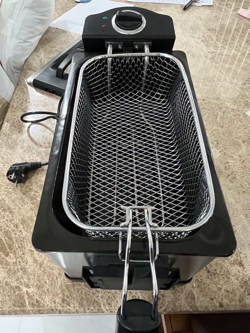 Russell Hobbs Deep Fryer, TV & Home Appliances, Kitchen Appliances