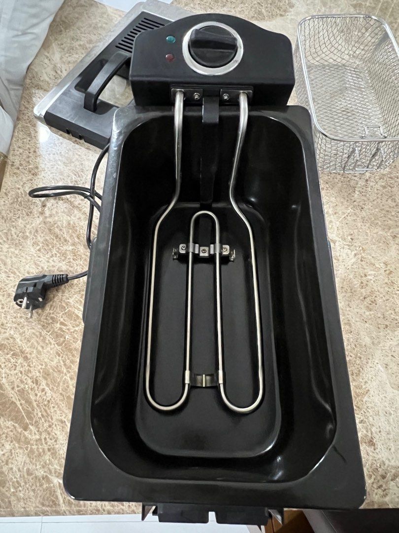 Russell Hobbs Deep Fryer, TV & Home Appliances, Kitchen Appliances