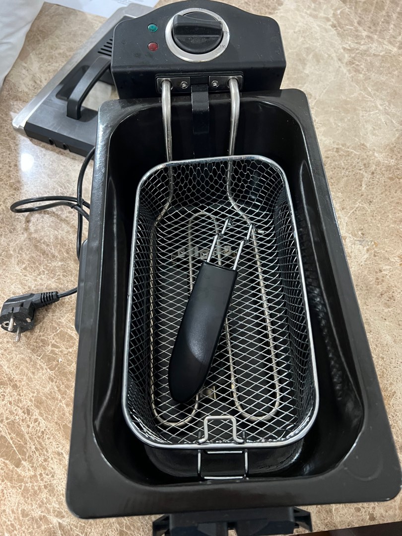 Russell Hobbs Deep Fryer, TV & Home Appliances, Kitchen Appliances