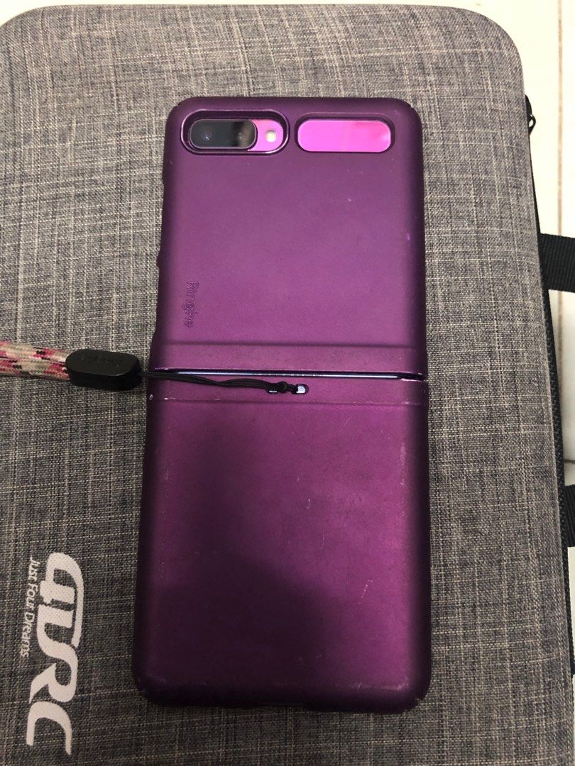 Samsung Z Flip (green screen), Mobile Phones & Gadgets, Mobile Phones