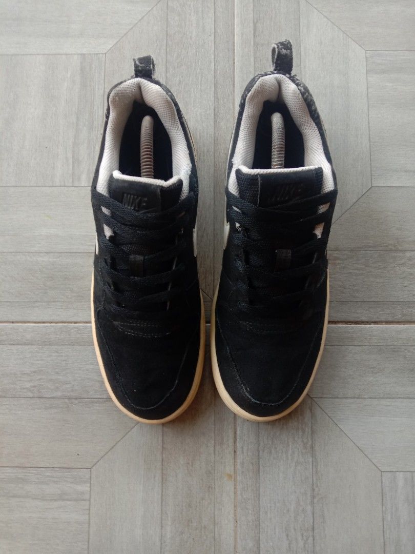 harga sepatu nike court borough low