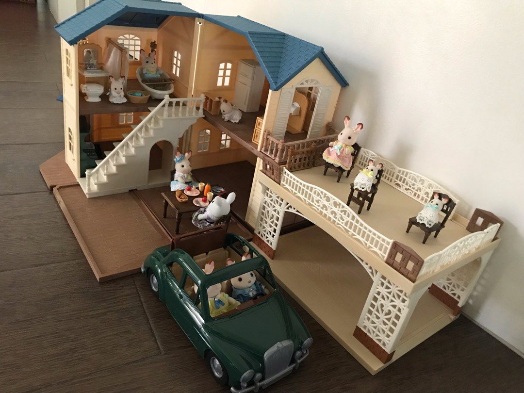 Large sylvanian top families house