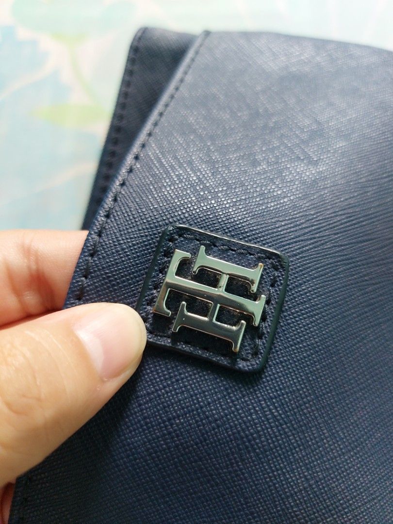 Tommy Hilfiger (Category: Purses & Pouches) located in Valenzuela. Submitted by trislndgn (Listing ID 1230965069, Image 2). Description: RUSH!!.