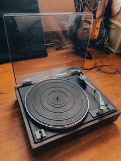 Turntable: Pioneer PL-12E