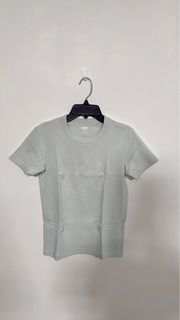 UNIQLO TSHIRT