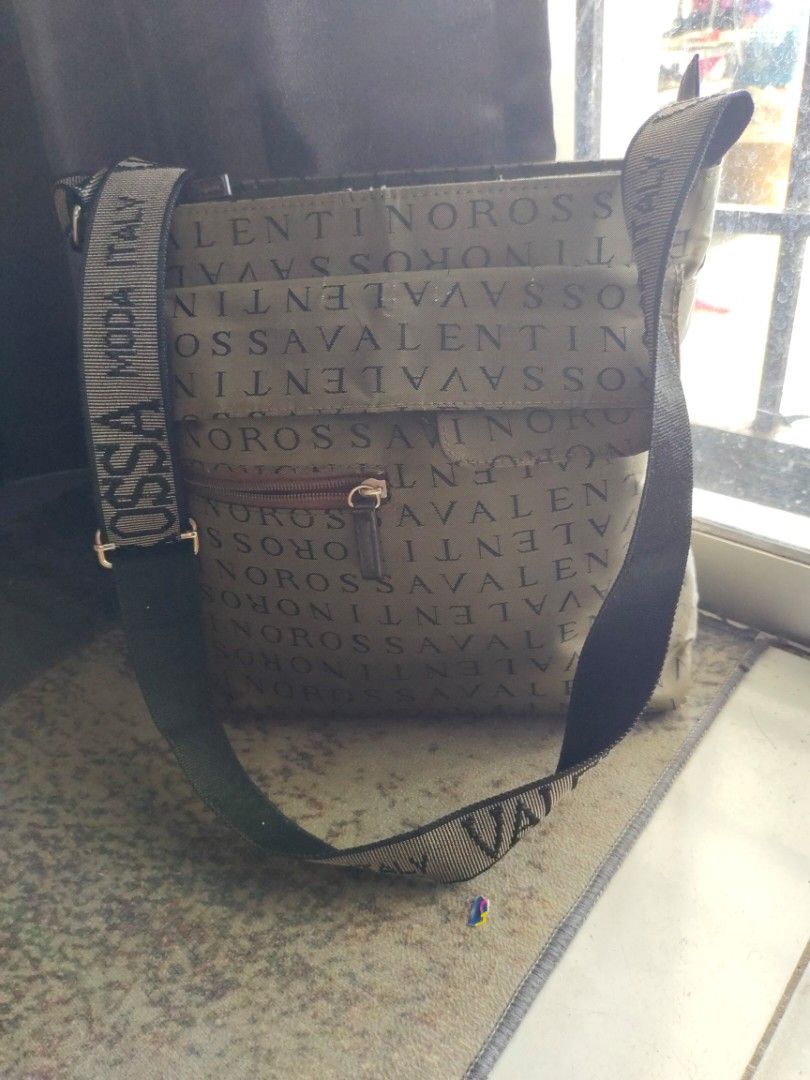 Valentino rossa bag top