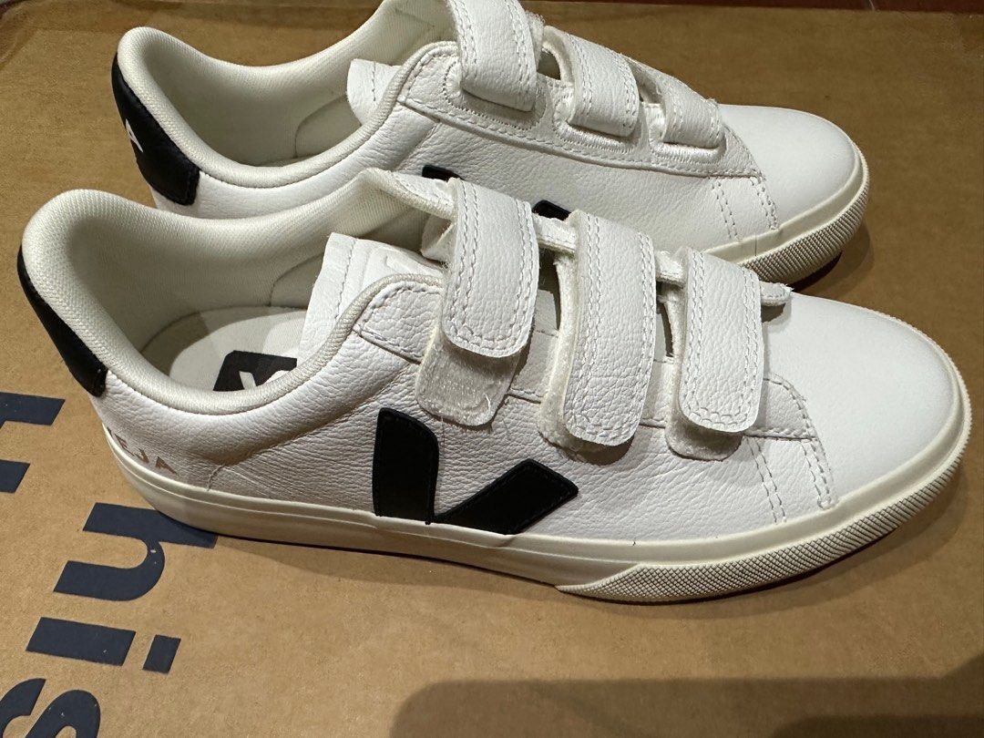 Veja on sale size 5