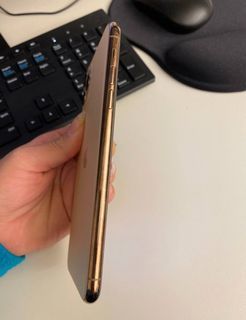 very Good condition like new: Apple iPhone 11 Pro Max - 256GB -Gold (Unlocked)