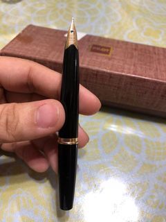 Vintage Pilot Elite fountain pen 14k gold nib, fine