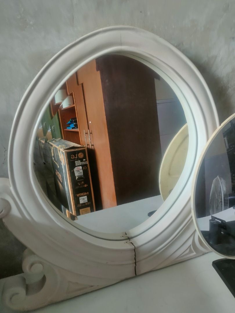 WALL MIRROR (Category: Mirrors) located in San Pedro. Submitted by cgi.saversplustrading (Listing ID 1230916915, Image 2). Description: WALL MIRROR 📌 LAST PIECE AVAILABLE ‼️ Grab it now ‼️ 📌 Price : Php 2,000 📌 Wooden Frame 📌 ”First to pay” basis 📌 Color may vary due to lighting 📌 Pick up or shipped by any courier of your choice 📌 Customer will shoulder the shipping fee Para sa mga Home Furnitures, Appliances, Office Furnitures, Kitchen Eq