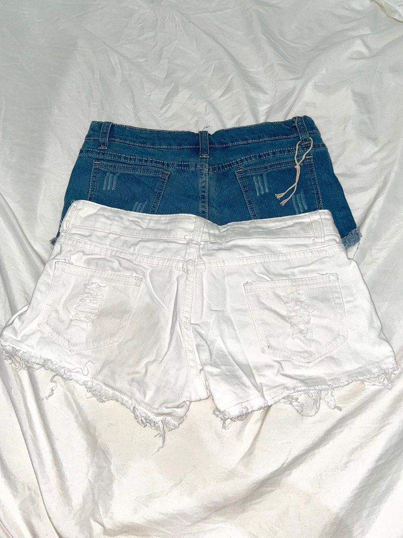 white shorts w/ freebie (Category: Shorts) located in Manila. Submitted by bymimo (Listing ID 1231003814, Image 2). Description: RFS: Decluttering and doesn't fit me 🤍 Size: 15 inches, kinda low-waist. Perfect for XS-S 🤍 No stains! 🤍 With freebie 🤍 Never used it.