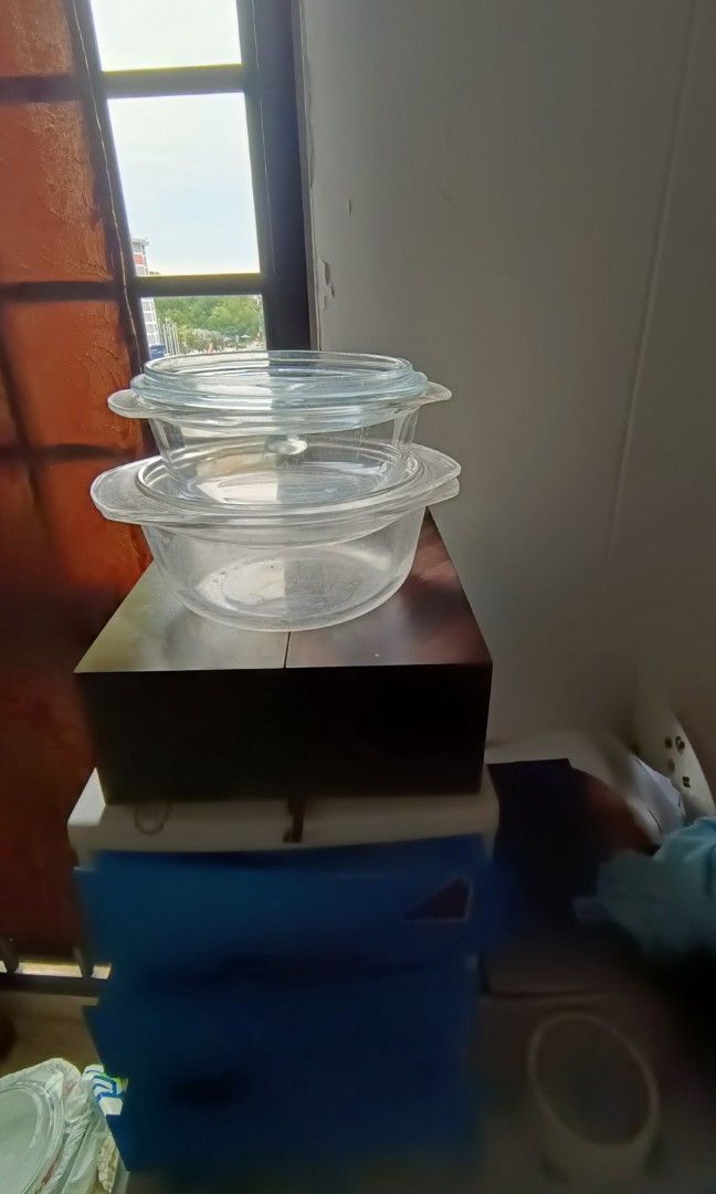 2 Glass Bowls with Lid, Furniture & Home Living, Kitchenware