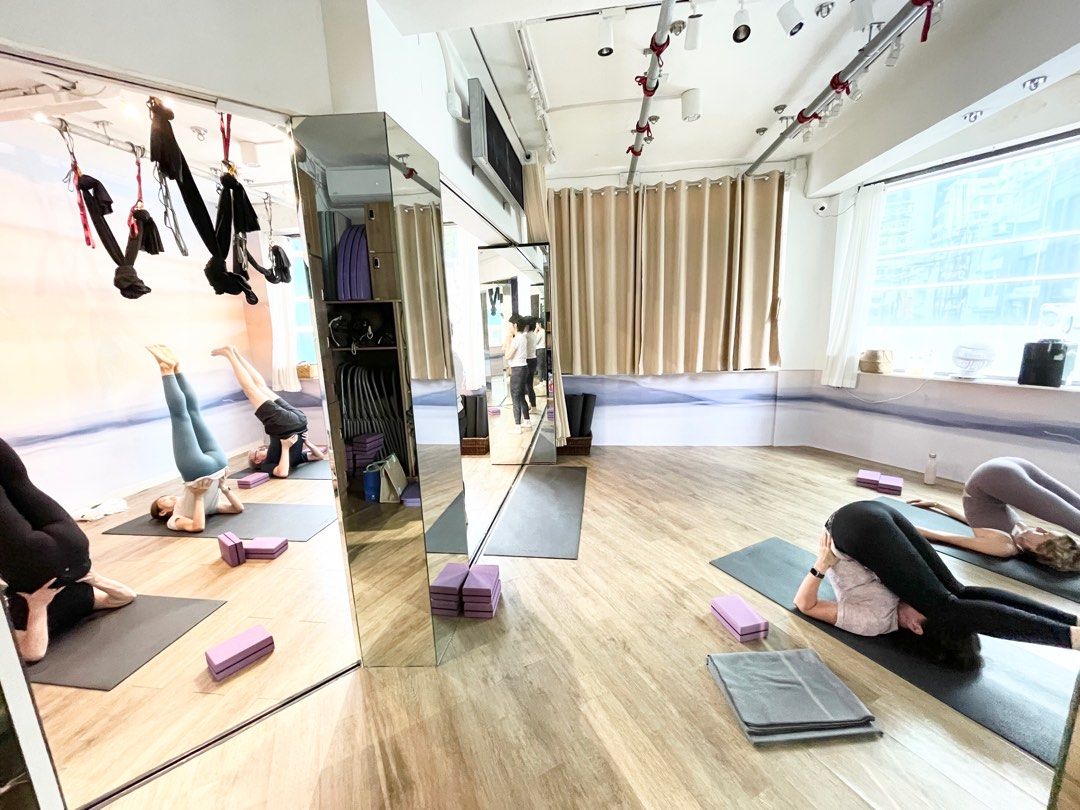 銅鑼灣瑜伽 空中瑜伽 yoga classes aerial yoga in Causeway Bay, 運動產品, 其他運動配件 Carousell