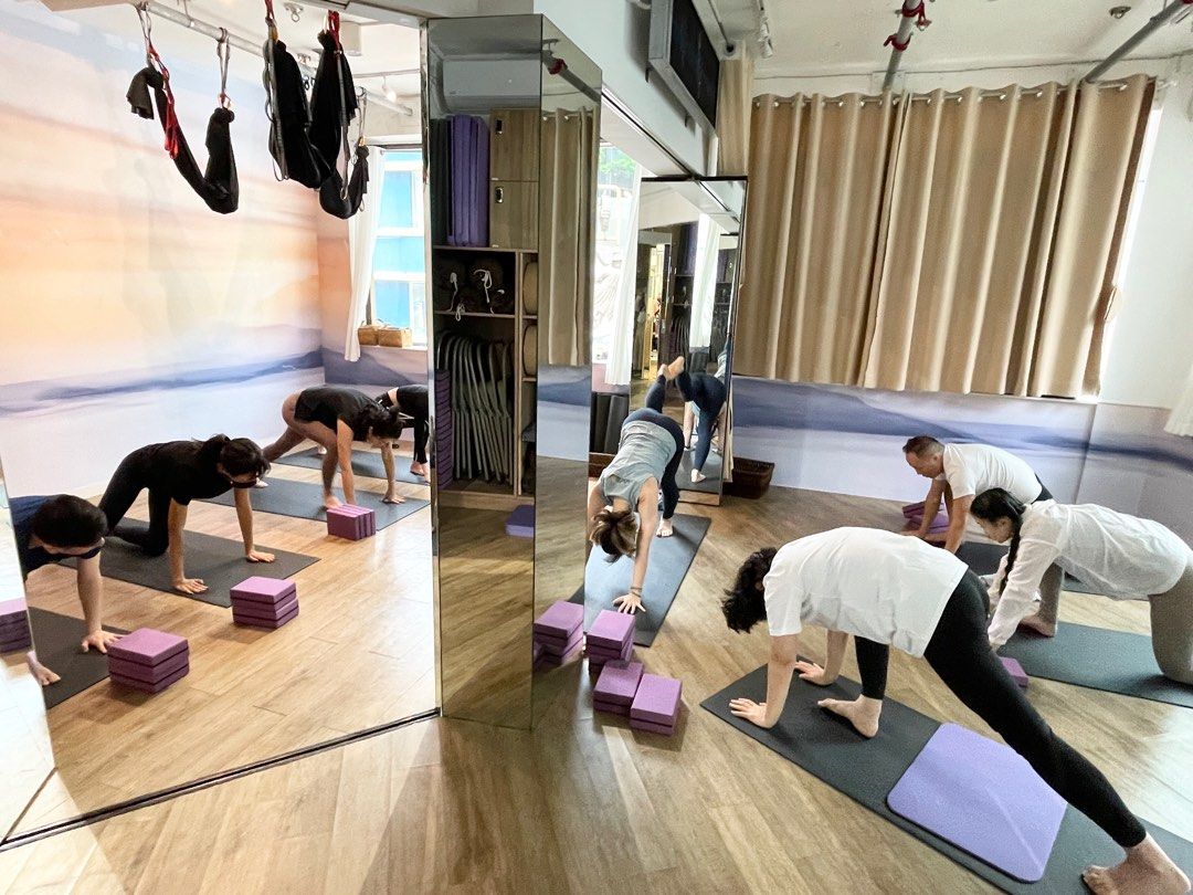 銅鑼灣瑜伽 空中瑜伽 yoga classes aerial yoga in Causeway Bay, 運動產品, 其他運動配件 Carousell