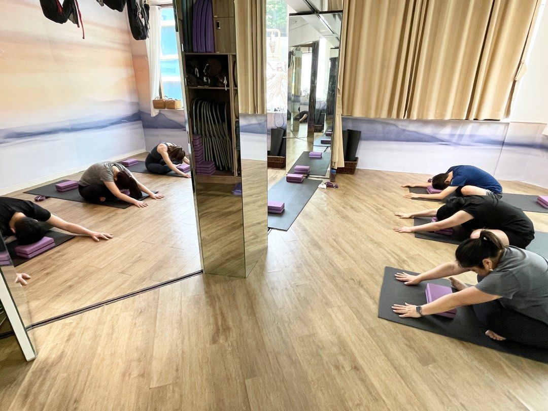 銅鑼灣瑜伽 空中瑜伽 yoga classes aerial yoga in Causeway Bay, 運動產品, 其他運動配件 Carousell