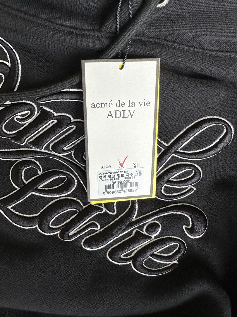 ★【acme'de la vie】★CURLY LOGO EMBOSS EMBROIDERY HOODI.E★ acmé de la vie] CURLY LOGO EMBOSS EMBROIDERY CROP TOP HOODIE