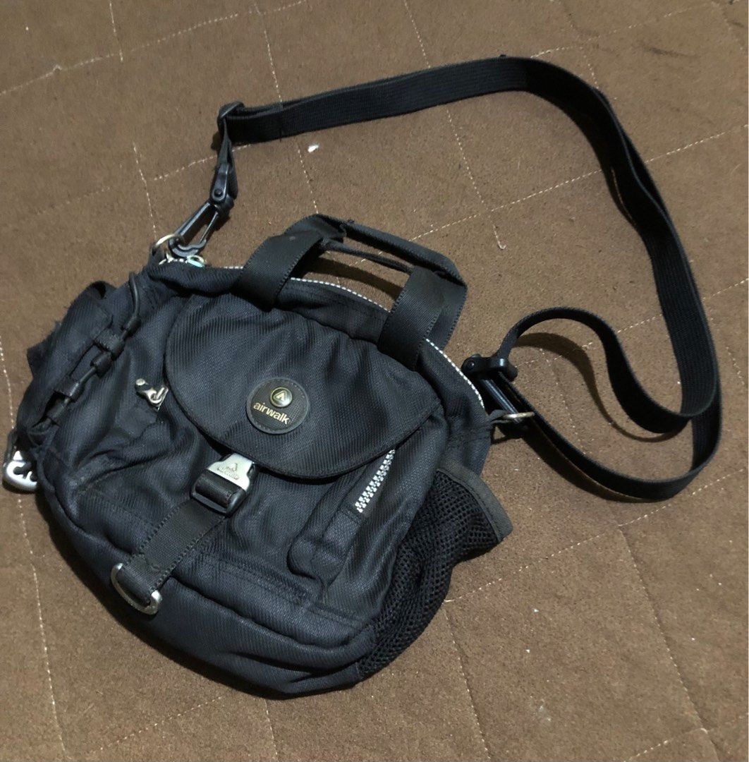 Airwalk sling bag sales