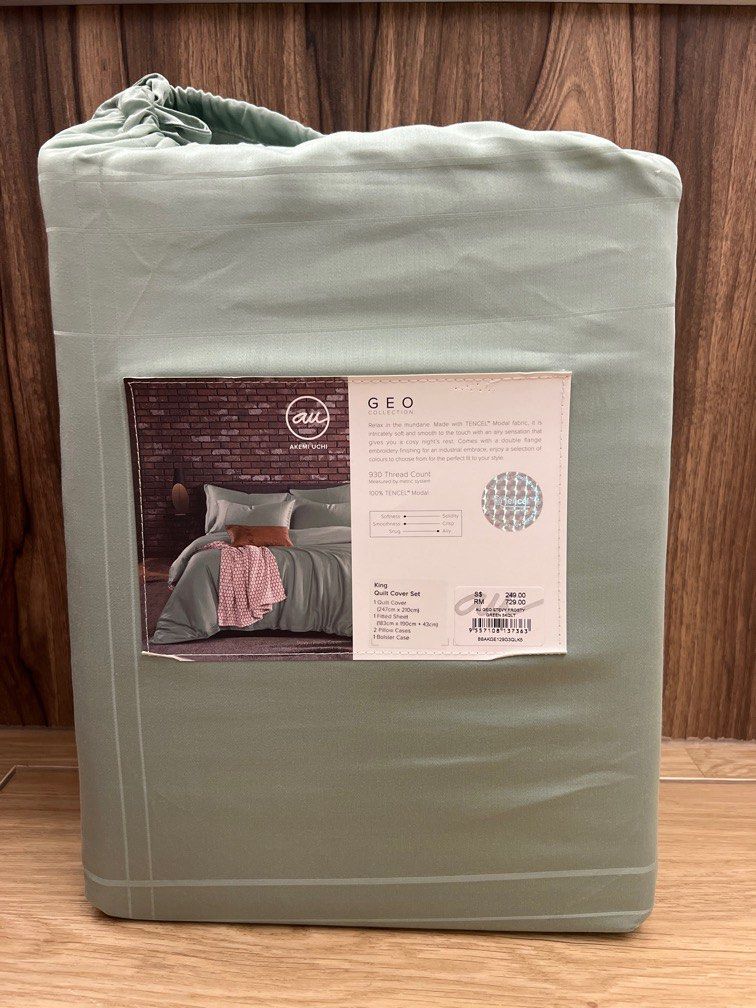 Akemi Uchi Tencel Bedsheet GEO COLLECTION (Category: Bedding & Towels) located in Singapore. Submitted by nazneeen (Listing ID 1235123848, Image 2). Description: King size, selling because i use a queen size bed. 930 Thread Count 1 Quilt Cover 1 Fitted Sheet 2 Pillow Case 1 Bolster Case Negotiable BUT no lowballing. If you want it cheap, Giant has many options..