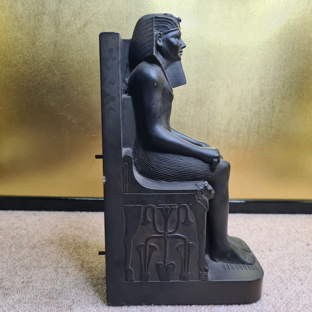 ANTIQUE ART STATUE (REPLICA) OF AN EGYPTIAN PHAROAH THE MOST POWERFUL