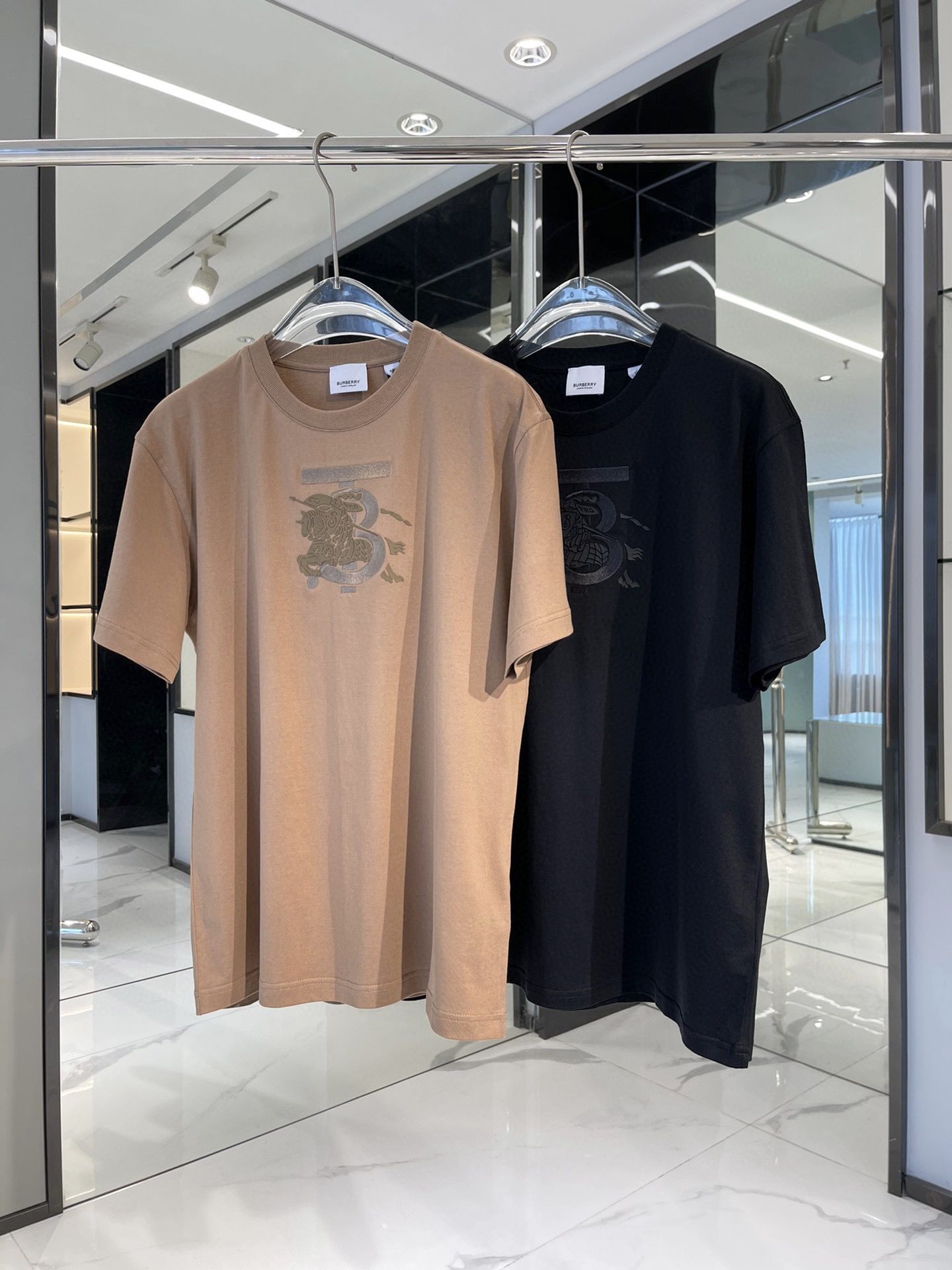 Authentic Burberry Exclusive Logo Equestrian Knight Embroidered T shirt