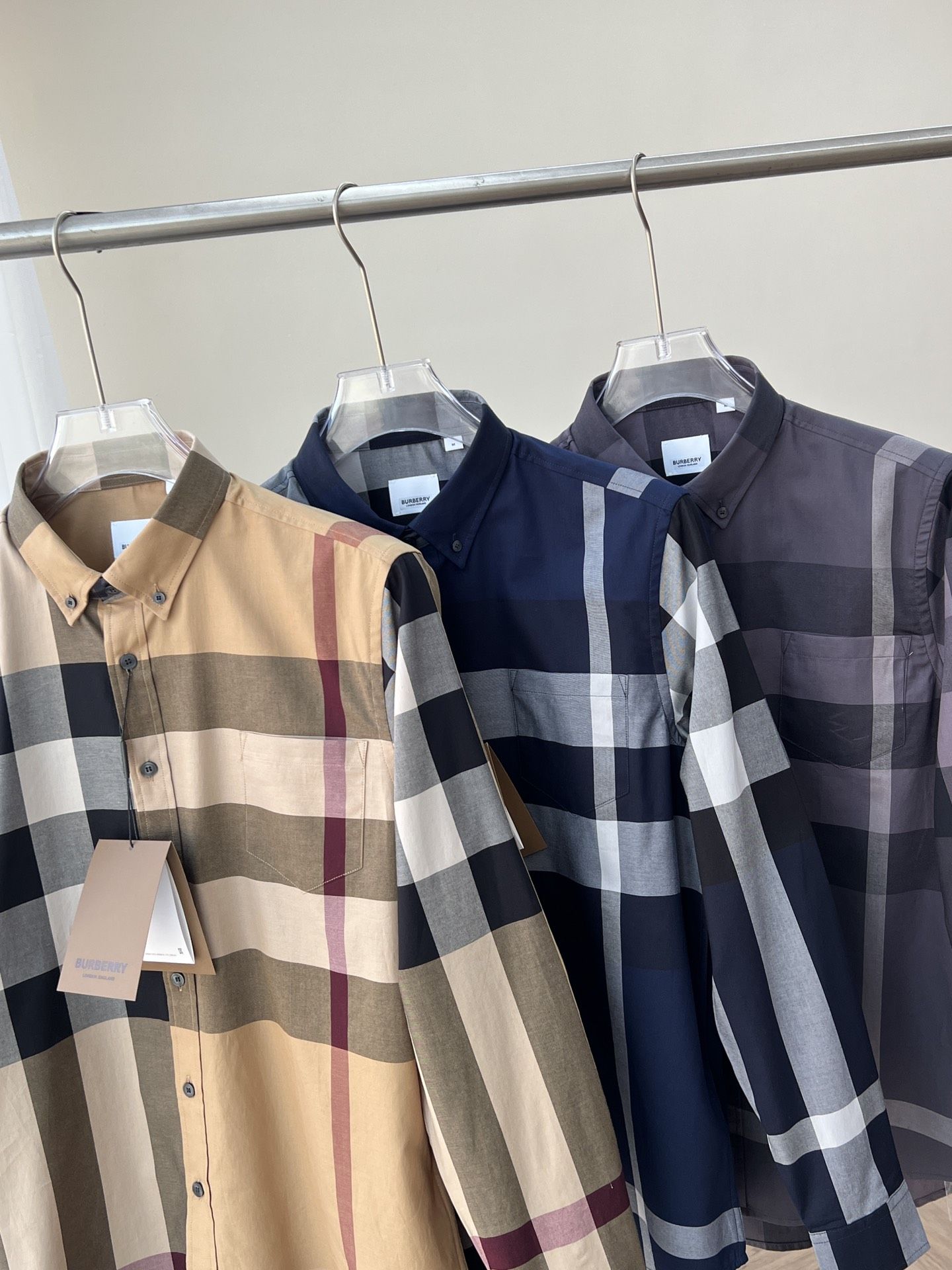 Authentic Burberry Men s Check Stretch Cotton Poplin Shirt Luxury Apparel on Carousell
