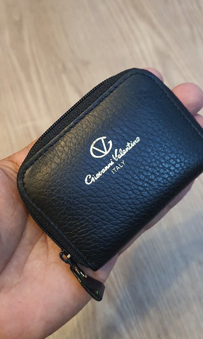 Authentic gianni valentino coin purse (Category: Luxury Bags & Wallets) located in Cavite. Submitted by ohmie23 (Listing ID 1235102772, Image 1). Description: Authentic gianni valentino coin purse.