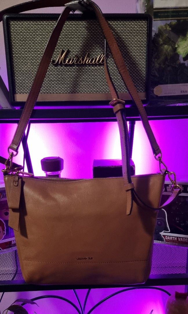 Beanpole shoulder bag 2 way Authentic (Category: Luxury Bags & Wallets) located in Makati City. Submitted by lilyignacio81 (Listing ID 1235092480, Image 2). Description: Authentic Beanpole shoulder bag two way in excellent condition for grab.