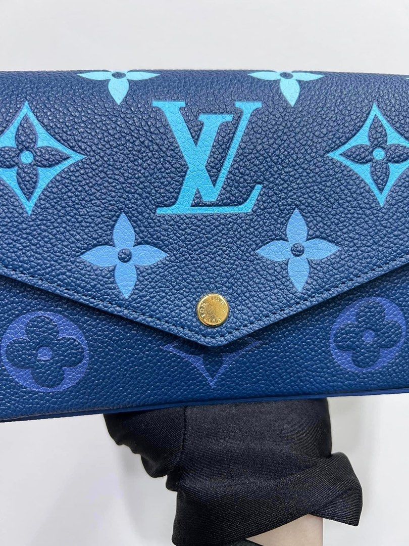 LOUIS VUITTON Empreinte Monogram Giant Felicie Pochette Chain Wallet  Gradient Blue 1267004