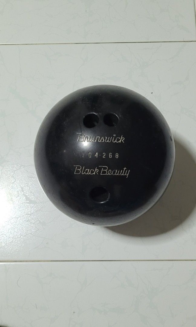 Brunswick Black Beauty 14.2lbs Bowling Ball, Sports Equipment, Sports