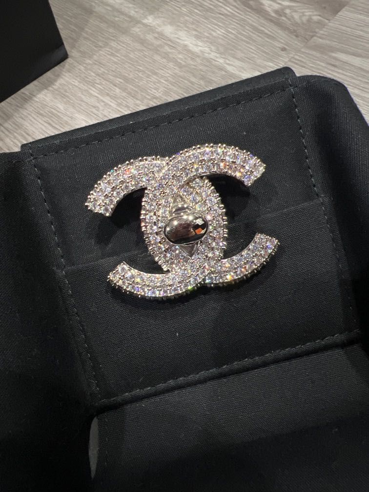 Cc brooch clearance pin