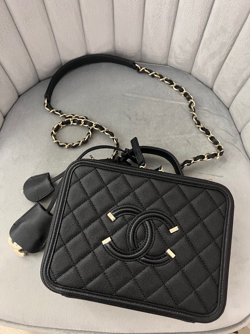 Chanel vanity shop case 21