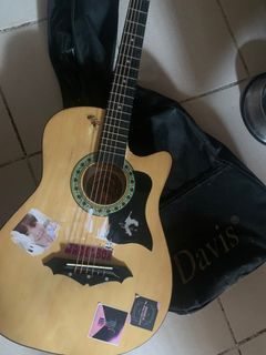 Davis Acoustic guitar (decluttering)