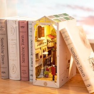 全新DIY Rolife 「日落小巷」書立模型（帶燈），適合送禮及家居裝飾！