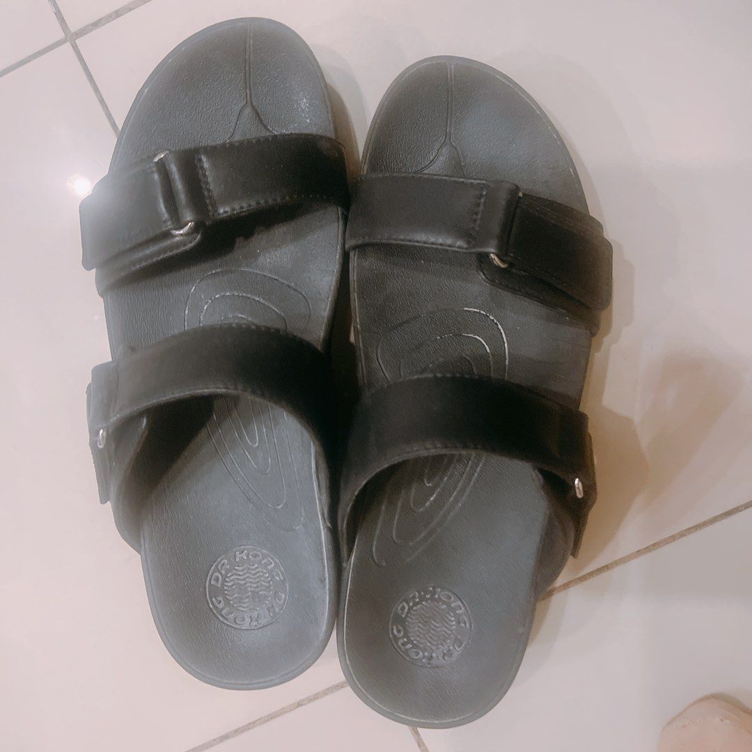 Dr. Kong black platform wedge sandals slippers (Category: Slippers and slides) located in Paranaque City. Submitted by sabrinatantiocolim (Listing ID 1235070150, Image 1). Description: .