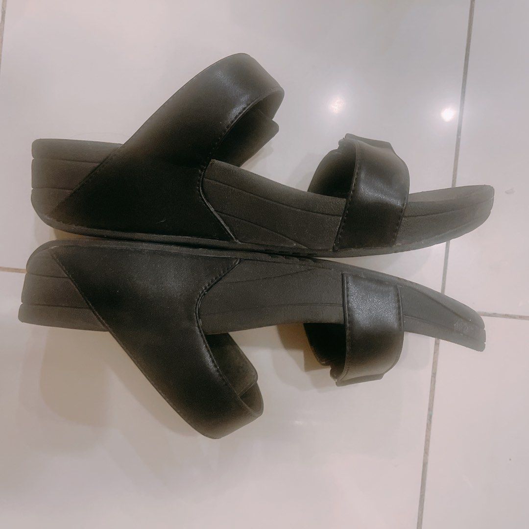 Dr. Kong black platform wedge sandals slippers (Category: Slippers and slides) located in Paranaque City. Submitted by sabrinatantiocolim (Listing ID 1235070150, Image 2). Description: .