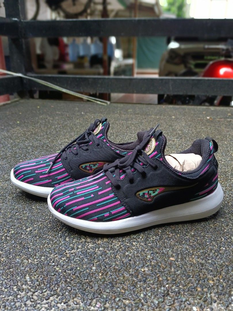 Dr. Kong Shoes, Women's Fashion, Footwear, Sneakers on Carousell