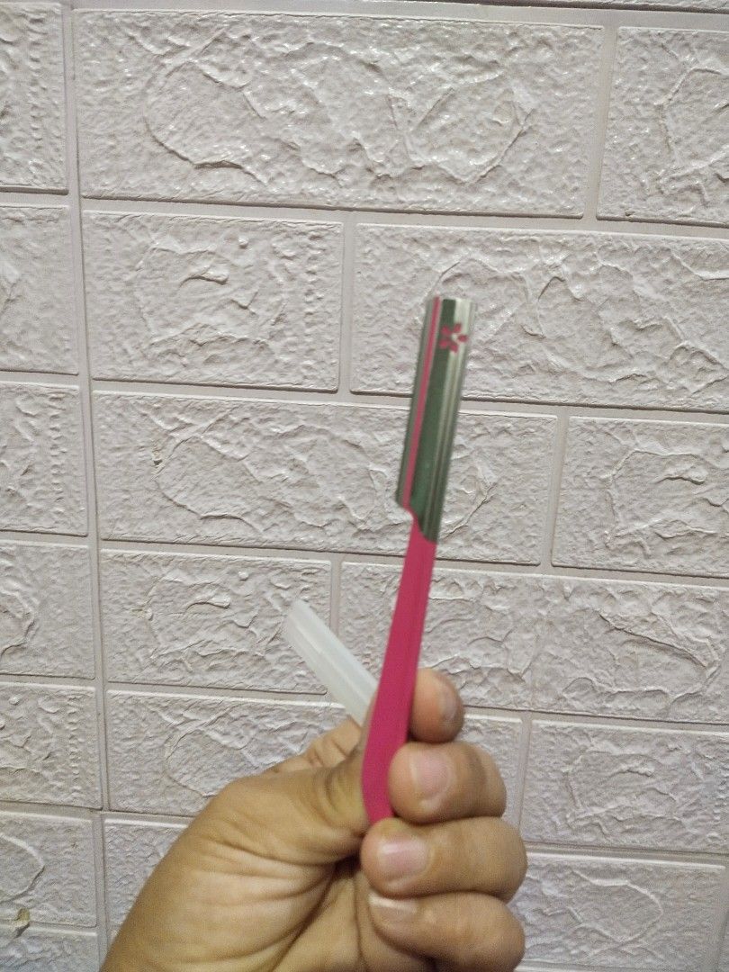 Eyebrow blade, Beauty & Personal Care, Face, Face Care on Carousell