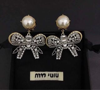 (Category: ) located in . Submitted by classy_accessory (Listing ID 1235086054, Image 1). Description: .