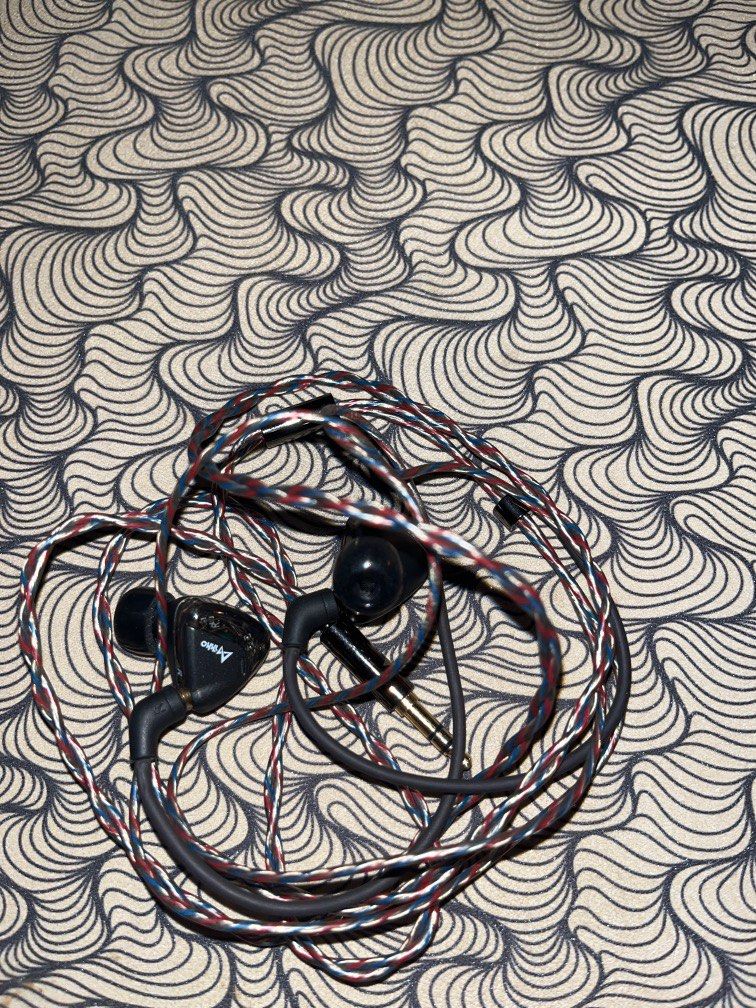 Ikko oh2 (Category: Earphones) located in Las Pinas. Submitted by PeterPan21 (Listing ID 1235126853, Image 1). Description: Ikko oh2 grey for sale used once Rfs: prefer headphones over iems.