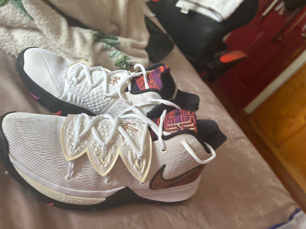 White and shop gold kyrie 5