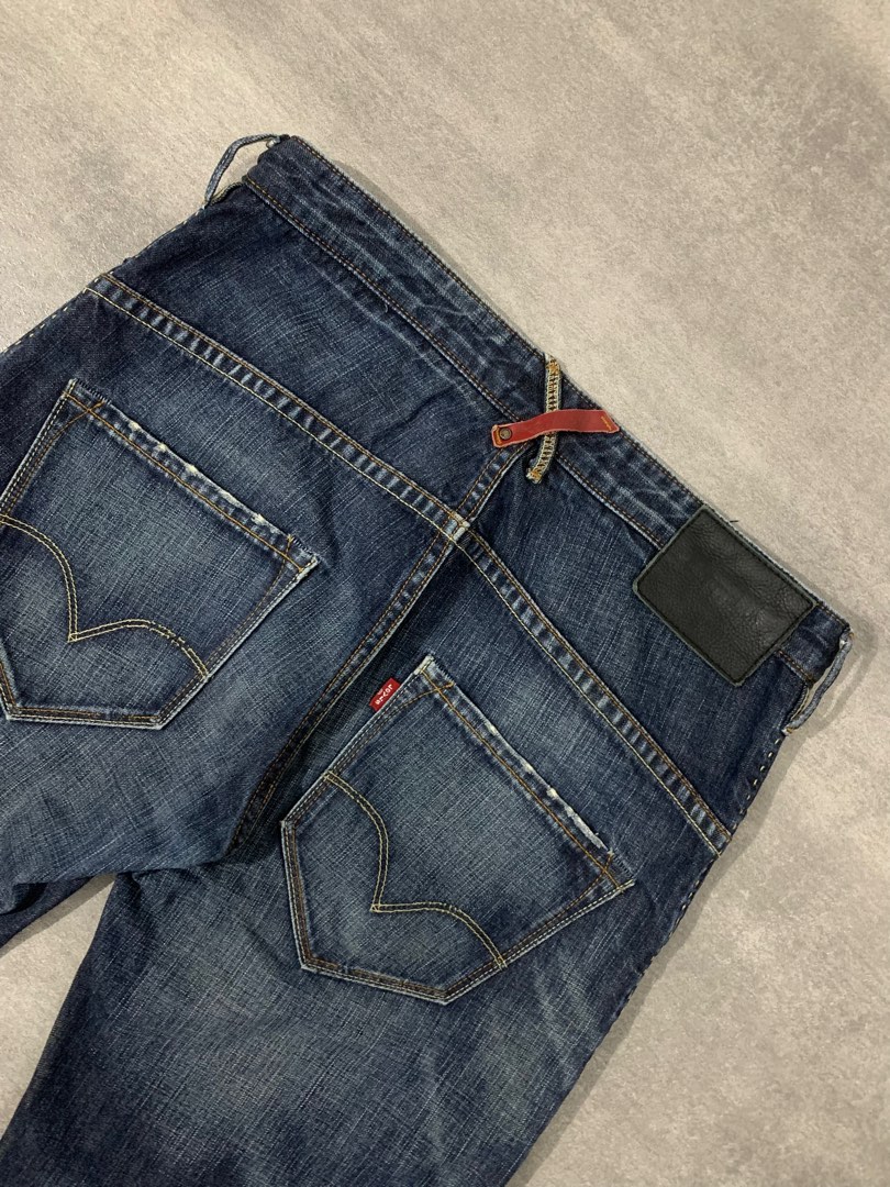 LEVIS RED LOOP JEANS on Carousell