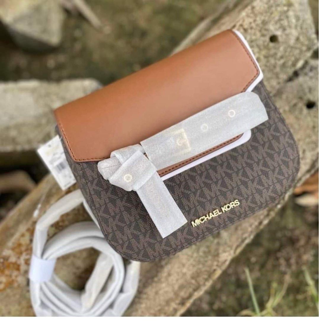 Michael Kors Emilia Small (Category: Luxury Bags & Wallets) located in Rizal. Submitted by LuxbyMarifrance (Listing ID 1235004212, Image 2). Description: 🏷 3,200 + SF 🛍 Michael Kors Emilia Small Saddle Flap Crossbody 📏 8”W X 6.25”H X 3.25”D. 📌 with tag, care card, dust bag, paper bag ✨All trademarks, logos and brand names are the property of their respective owners..