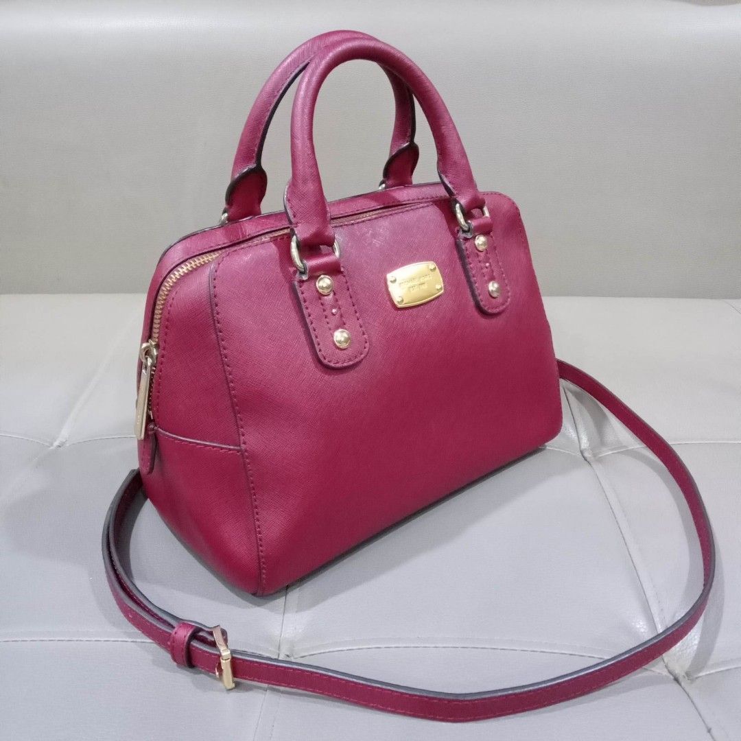 Micheal Kors Boston Type With Sling (Category: Luxury Bags & Wallets) located in Taguig. Submitted by esa.agustin (Listing ID 1235124095, Image 1). Description: Original Micheal Kors saffiano leather boston type bag. Size 22 cm..