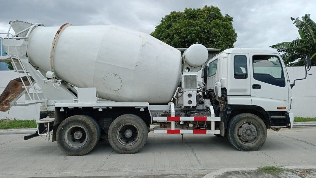 MIXER TRUCK (Category: Heavy Vehicles) located in Quezon City. Submitted by clezzyy (Listing ID 1235070643, Image 1). Description: Mixer Truck – ISUZU-GIGA Engine No.: 6TE1-101731 Chassis No.: CXM73K3-3000057 Year Model: 2006 Diesel Selling Price: 2,650,000.00 Negotiable Message | Call or Email Me (Clez) 0939-918-5266 - Smart cnuevabilkenncorp@gmail.com.