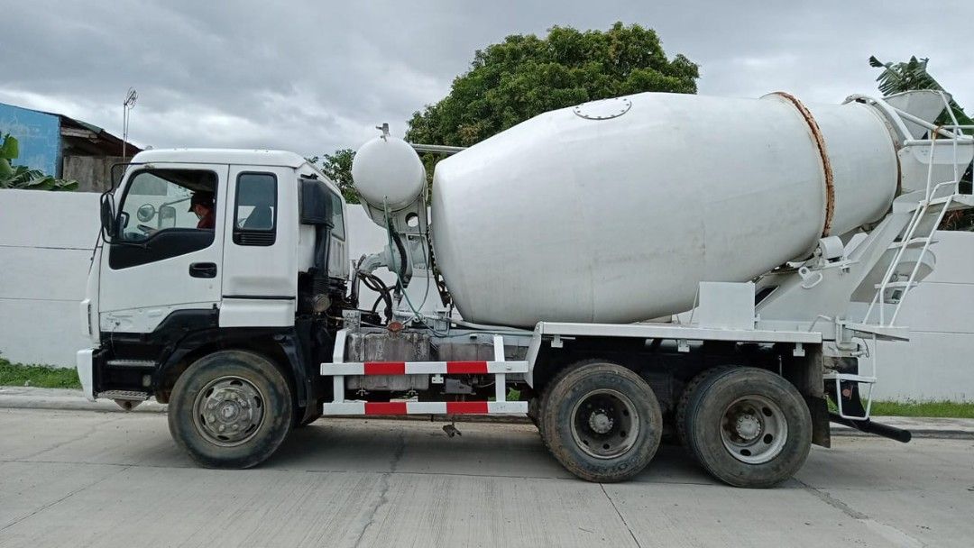 MIXER TRUCK (Category: Heavy Vehicles) located in Quezon City. Submitted by clezzyy (Listing ID 1235070643, Image 2). Description: Mixer Truck – ISUZU-GIGA Engine No.: 6TE1-101731 Chassis No.: CXM73K3-3000057 Year Model: 2006 Diesel Selling Price: 2,650,000.00 Negotiable Message | Call or Email Me (Clez) 0939-918-5266 - Smart cnuevabilkenncorp@gmail.com.