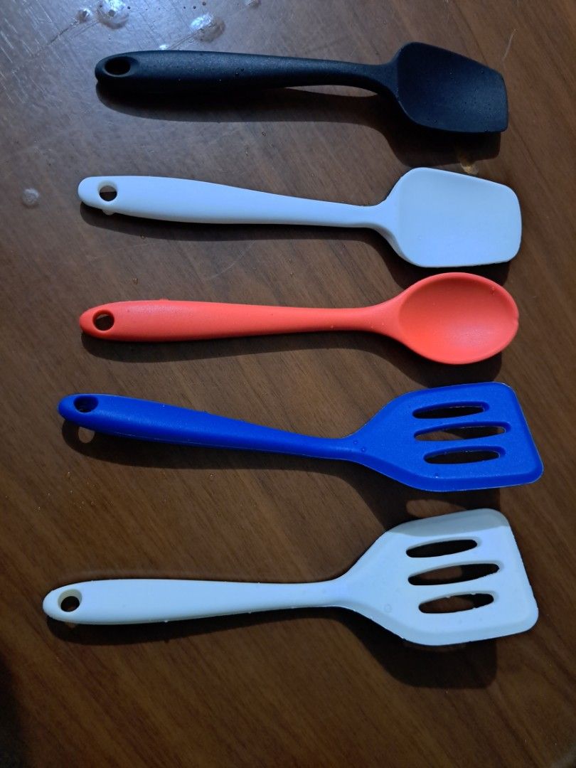 NEW Silicon kitchen ware from Japan (Category: Cookware & Accessories) located in Antipolo. Submitted by 200819 (Listing ID 1235001530, Image 1). Description: 50 each take 5 for 200.