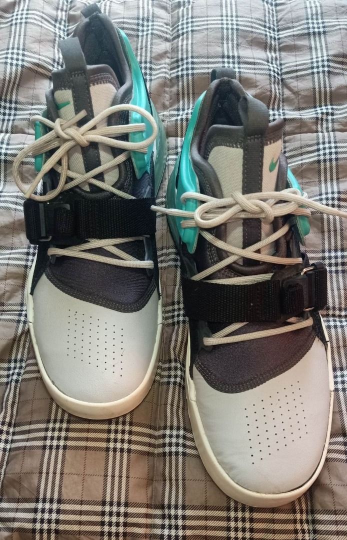 Nike Air Force 270