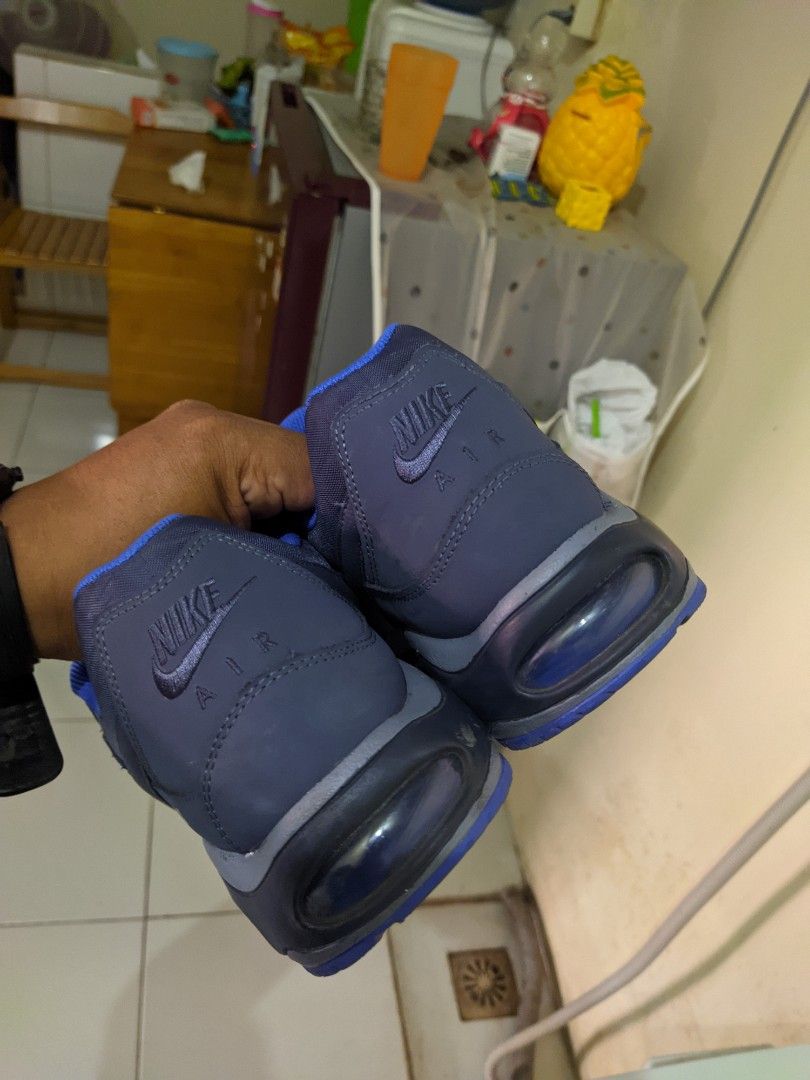 air max command navy