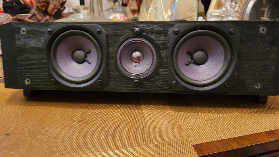 Onkyo speaker (Category: Soundbars, Speakers & Amplifiers) located in Paranaque City. Submitted by edszz (Listing ID 1235082414, Image 3). Description: Onkyo speaker detach yung parang black na net pero madidikit naman working.