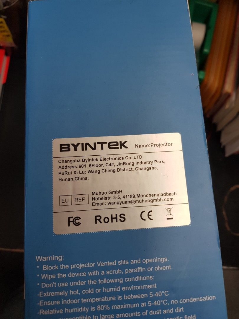 Projector （分類：其他家庭電器）位於 Hong Kong。 由 shunfata5 提交（商品編號 1235014339，圖片 3）。簡介： BYINTEK Projector , 高清投影器 可連接iphone 或者 Android 手機播放相片或 短片 全新一套，大特價 $ 1280。